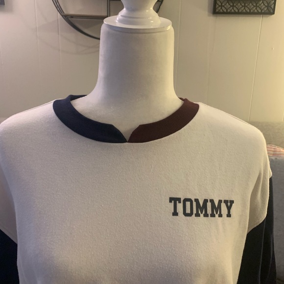 Tommy Hilfiger Cropped Sweatshirt - Picture 3 of 6